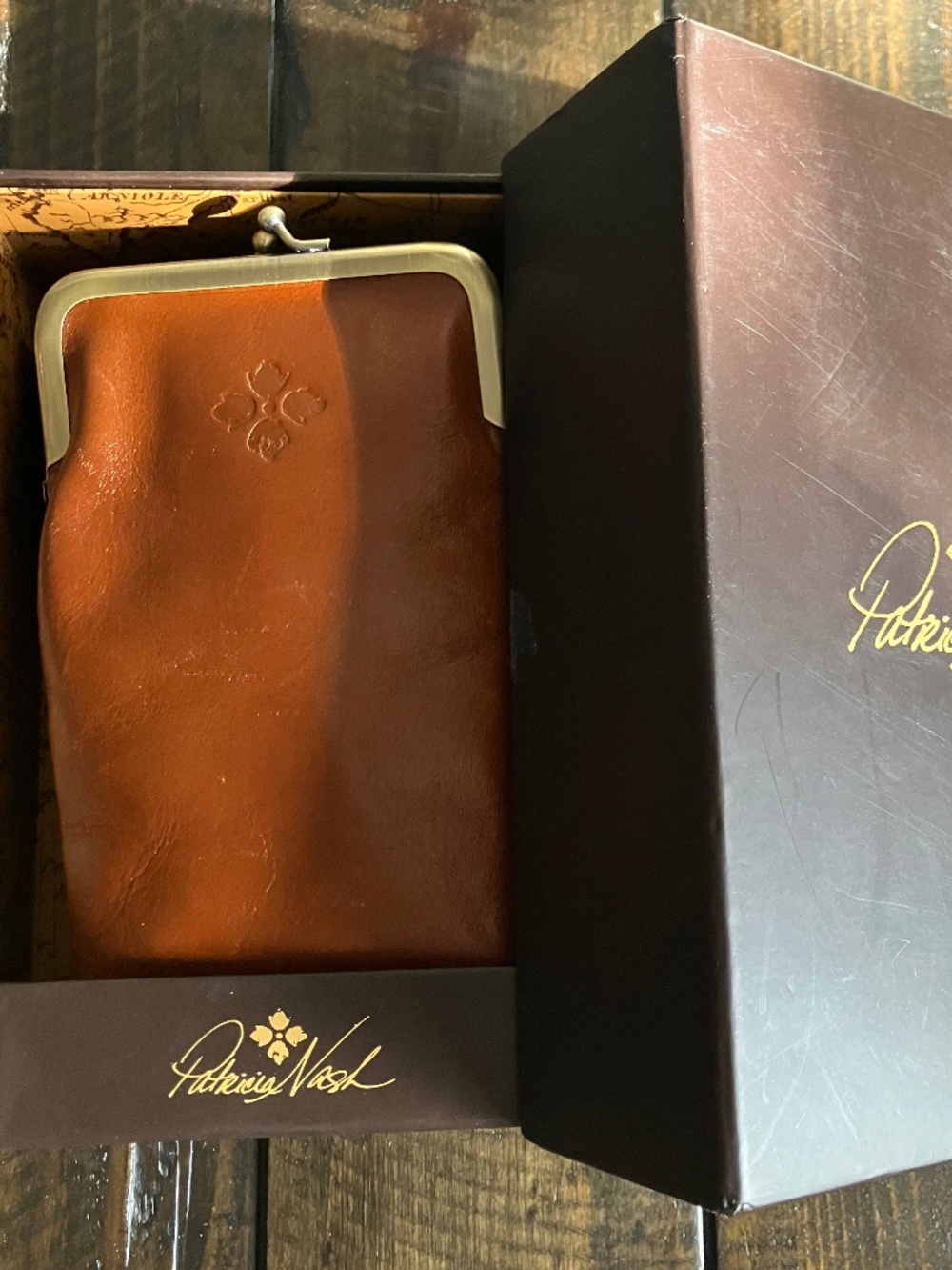 NIB Pertina Frame Pouch Gift Set